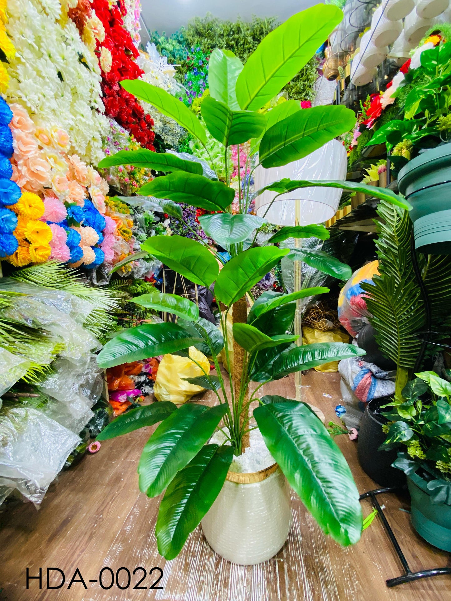 ARTIFICIAL BANANA LEAF PLANT WITH WHITE POT